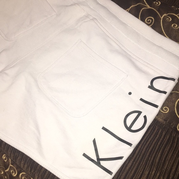 Calvin Klein shorts - Picture 2 of 3